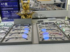 -视野联行眼镜•蔡司•依视路(温江店)