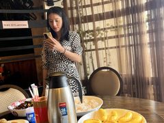 自助取餐区-醉美东江·三文鱼·烧鸡公
