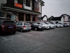 -朱家角影剧院-地面停车场