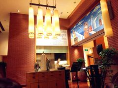 -香格里拉鱼跃地中海西餐厅·牛排披萨