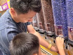 -m豆巧克力世界(上海世茂广场店)