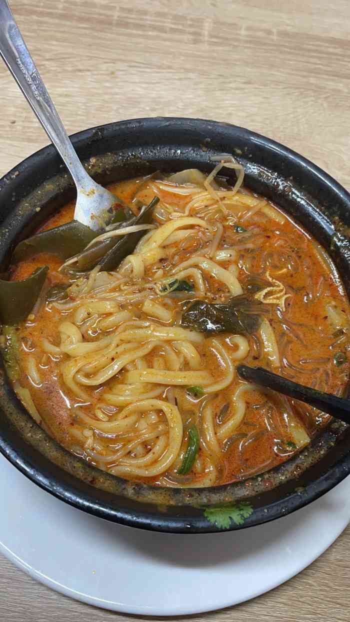 打分 就是老式麻酱麻辣烫 没啥特别的 人是真的多 结论:不踩雷   感