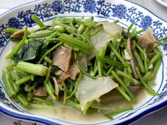 鸭脚板烧腊肉-瑶河山里菜