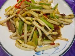 花生芽炒腊肉-民间瓦缸煨汤館(嵩山路店)