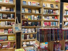 二楼书架-猫的天空之城概念书店(杭州南宋御街店)