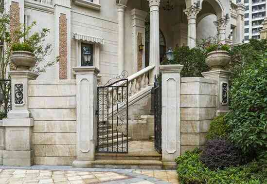 万达江宁府-"外形上非常高大上,很气派,坐落在城中中心.