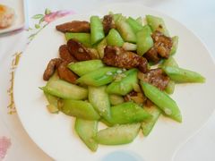 丝瓜炒土猪肉-花城苑广府菜(侨鑫店)