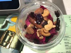 红心火龙果坚果酸奶杯-果之满满鲜榨果汁(科技产业大厦店)