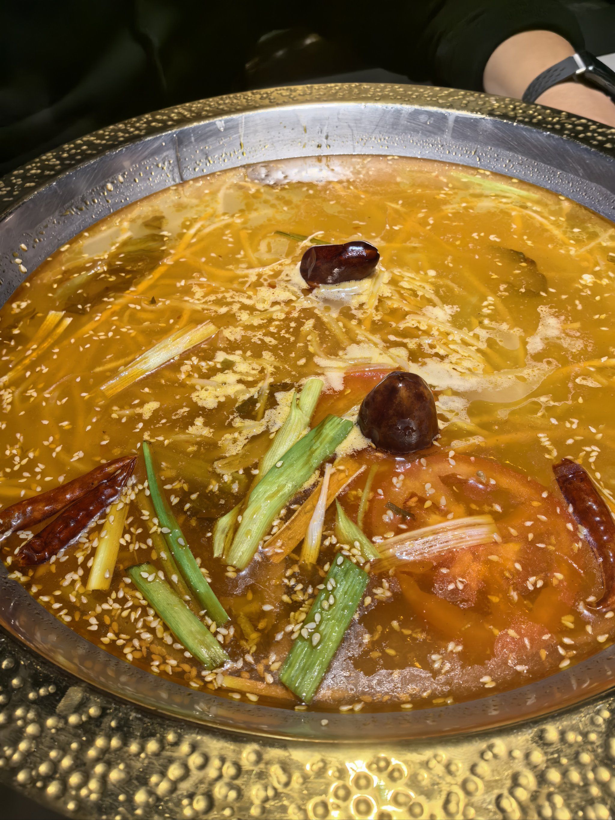 酸辣够劲的云南酸菜火锅