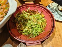 -头上红煨盐鸡·非遗院子餐厅