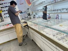 -美式眼镜·授权蔡司.依视路.尼康.豪雅.明月(南翔印象城店)