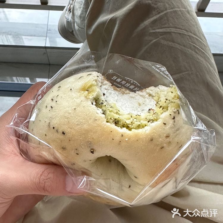 狠狠买了一大袋子！｜成都人民的快乐老家🍞