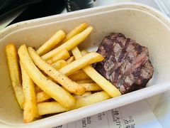 烤架上的安格斯牛里脊和薯条-IL TEATRO 精品意大利餐厅