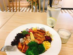 -F+轻食健身赋能空间(中华北路国贸商场店)