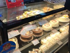 面包甜点陈列柜-红宝石·鲜奶小方·海派西点房(金杨店)
