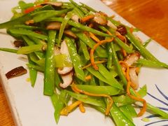 五彩花菇荷兰豆-云海肴·汽锅鸡·云南菜(美罗城店)