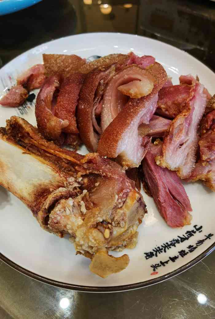 依依食府(罗秀路店)-"吃夜宵附近也就这家店比较好,很多人打完牌.