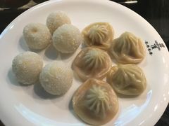 -云顶旋转自助景观餐厅