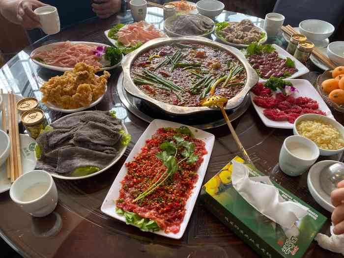 枇杷园食为鲜火锅(南山店)-"来重庆的第一顿,朋友带来爬山吃火锅,离市