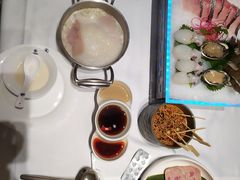 -红鼎豆捞·非遗鲍皇汤火锅(宝丰路店)