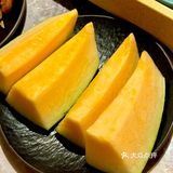 在青岛吃到了比我的头还大的虾滑… 太先进了…