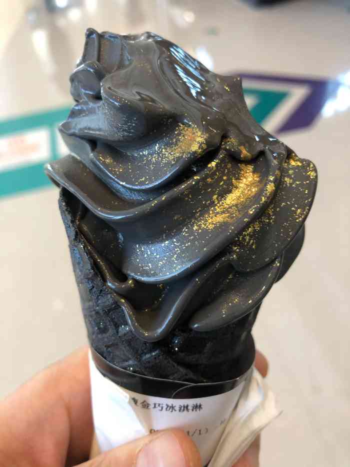 琉璃鲸-"五粮液黑巧冰淇淋恒隆店比新玛特店团购要贵.