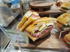 烟熏牛肉三明治-PAOPAO Bakery&Café(港汇店)