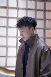 -一家只做男发烫染的店