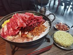 部队锅-MI WU FACTORY米屋美食工厂餐厅(绿地店)