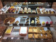 面包甜点陈列柜-老梦面包 CHEZMOREL(三源里店)