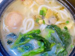 酸菜肉丝米粉-老娘舅(奥特莱斯店)