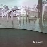 一进展厅巨幅的投影画就让人感觉很震撼