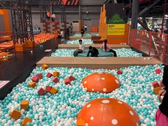 -极限PLAY运动娱乐新世界·团建派对表演休闲馆·室内高空游乐园