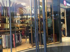 -lululemon(上海浦东IFC店)