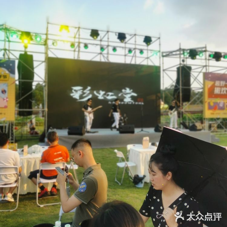 坝坝宴的小龙虾，人生得意须尽欢。
