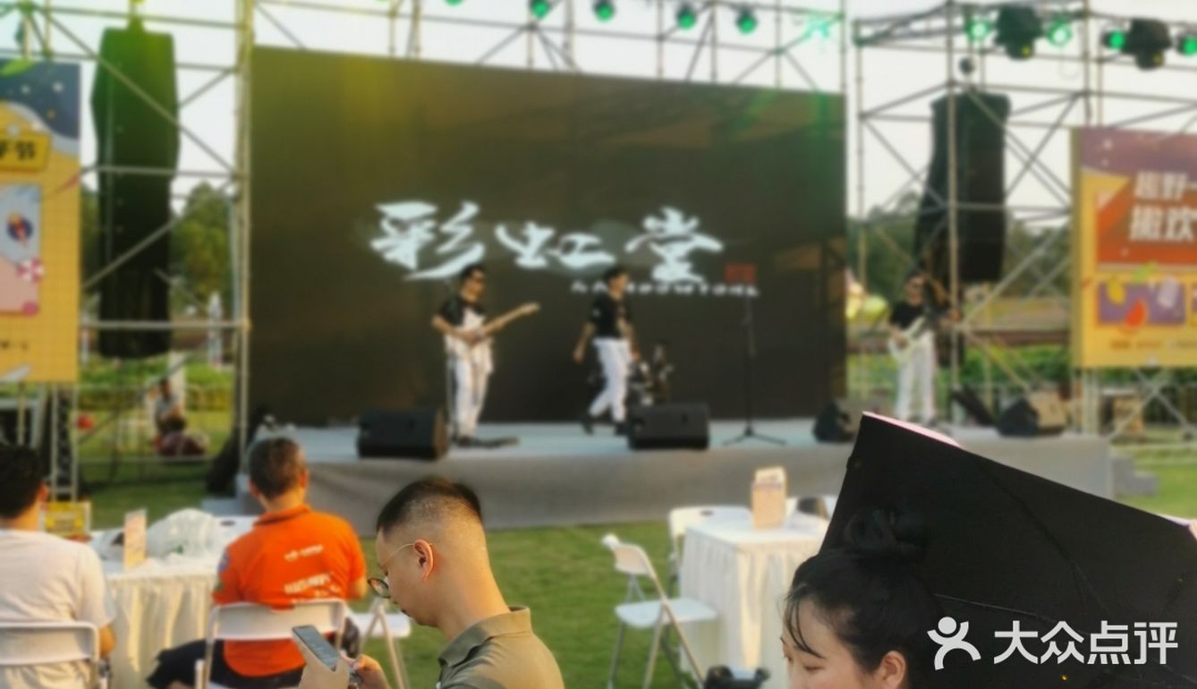 坝坝宴的小龙虾，人生得意须尽欢。