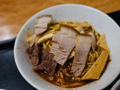 -松树干拌面店