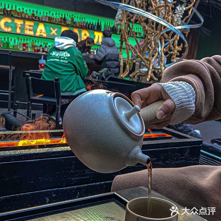 新中式茶饮空间 | 岩石和火花的碰撞