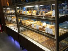 面包甜点陈列柜-红跑车蛋糕世界(清江路店)