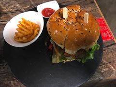 -HIGH FIVE哈福手工汉堡(桂林路店)