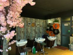 -UN·SAKA 右嗯造型