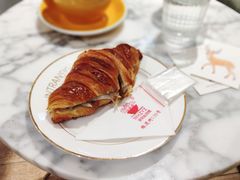 牛角包烧麦-不正咖啡(万达尊店)