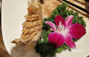 Salted Pepper Shrimp and Crab Royal