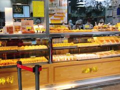 面包甜点陈列柜-鲍师傅糕点(江苏路店)