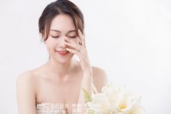 -现代经典婚纱摄影