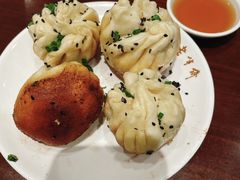 鲜肉生煎-老半斋(福州路店)