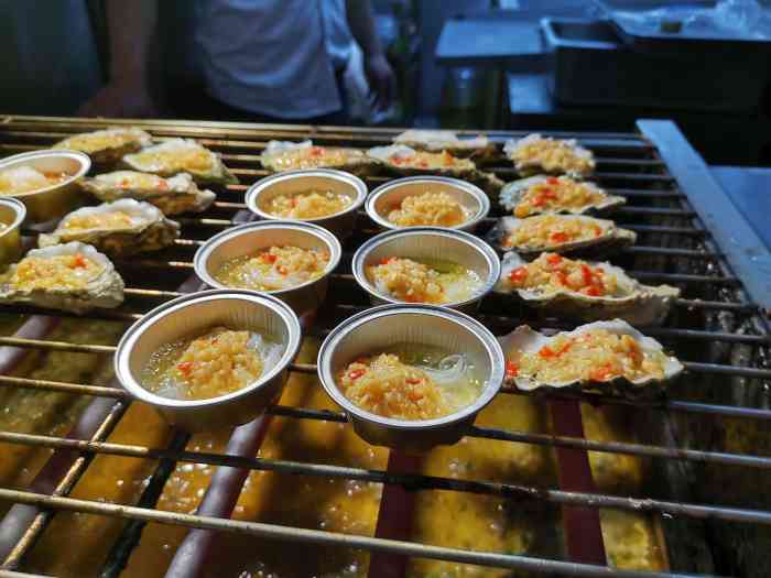 蚝村长(八一路总店)-"位于八一路好吃街靠近得意世界那头,生意很.