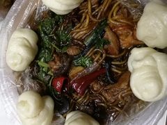 压锅小鸡蘑菇粉-嘎吧锅私家菜馆(新村十区店)
