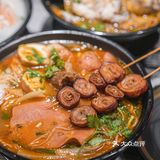 拜托你赶紧去打卡✨香港街头风肥汁米线