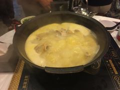 -鲜入围煮花胶鸡海鲜火锅